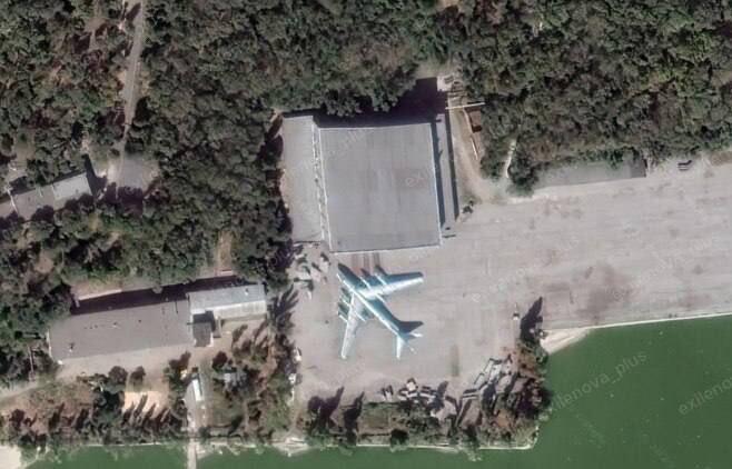 Rusiyanın təyyarə zavodu VURULDU  FOTO