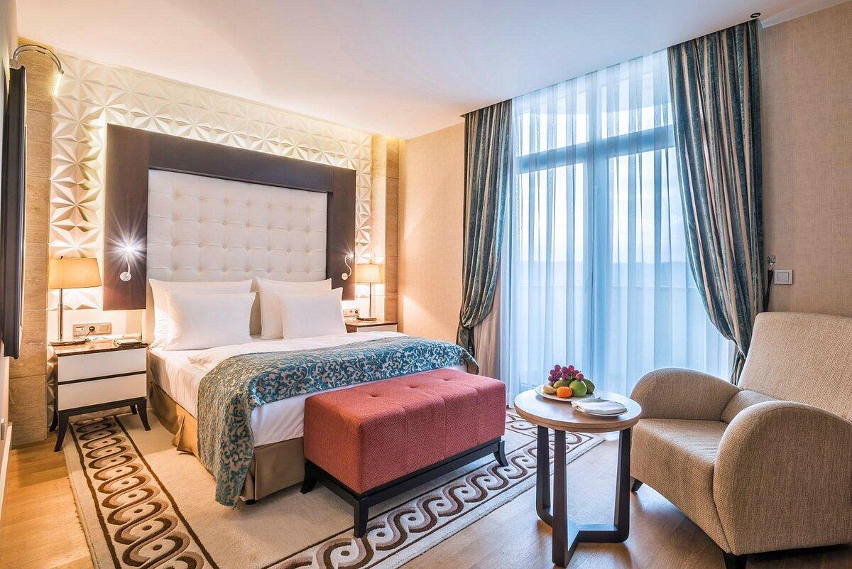 "Zara"nın qurucusu Parisdə 5 ulduzlu hotel aldı  FOTO