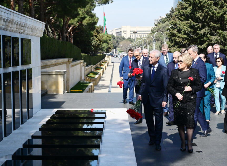 Rusiya Federal Məclisi Federasiya Şurasının sədri Şəhidlər xiyabanını ziyarət edib  FOTO