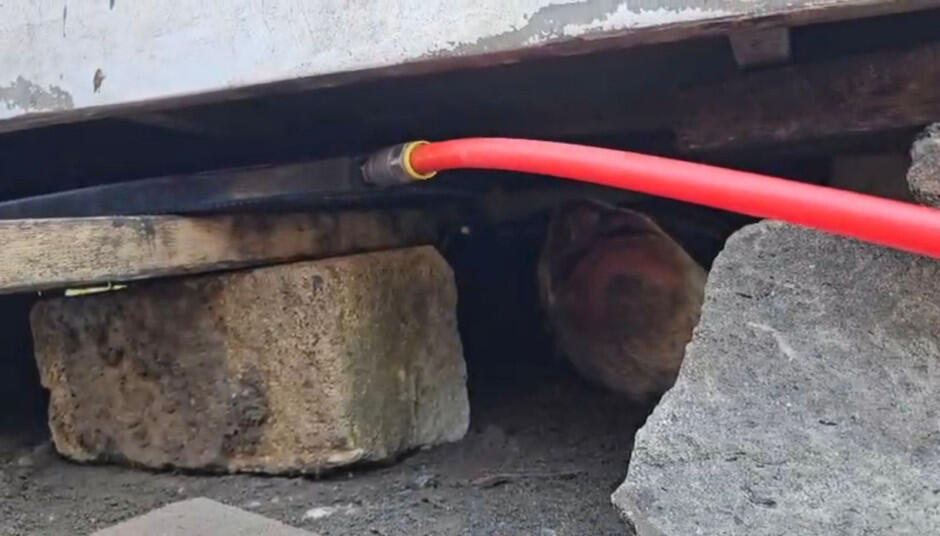 Avtobusun altında k&ouml;məksiz qalan şəxs xilas edildi 