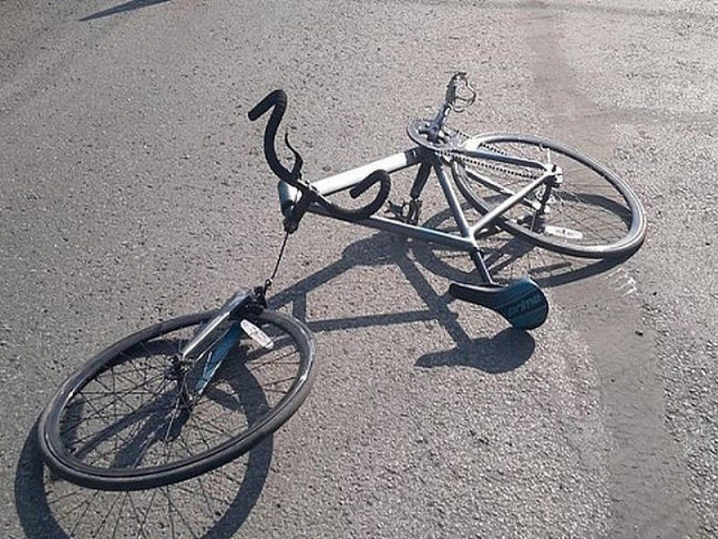 Azyaşlı velosipedçini avtomobil vurdu, vəziyyəti...