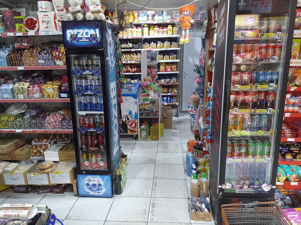 Bakıda marketdə qadın &ouml;ld&uuml;