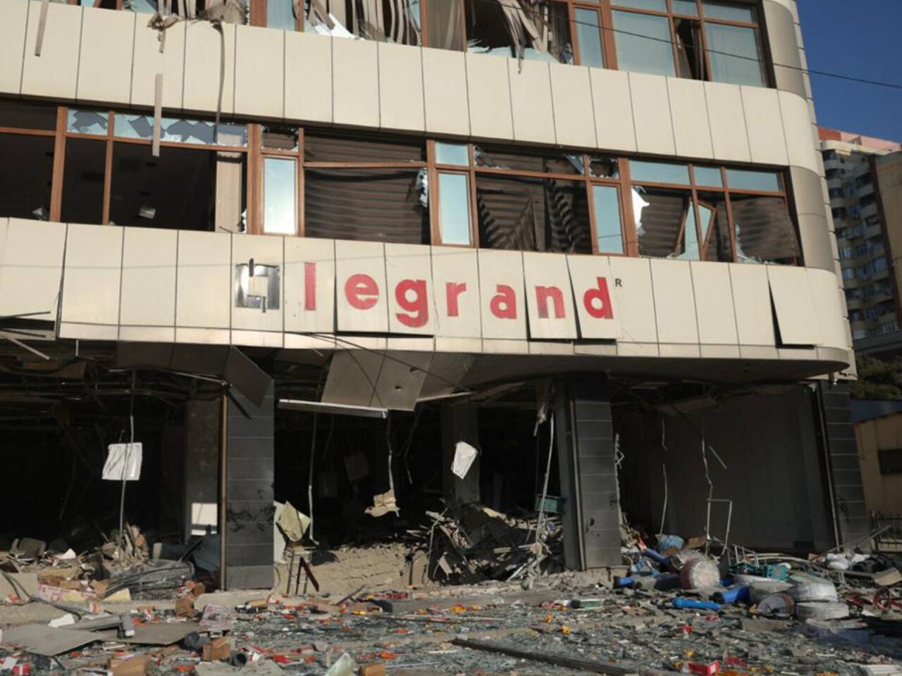 Bakıda partlayış olan ofisdən FOTOlar