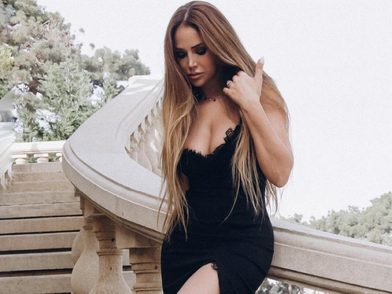 Nigar Camal məşhur meyxana&ccedil;ı ilə QOHUM İMİŞ...