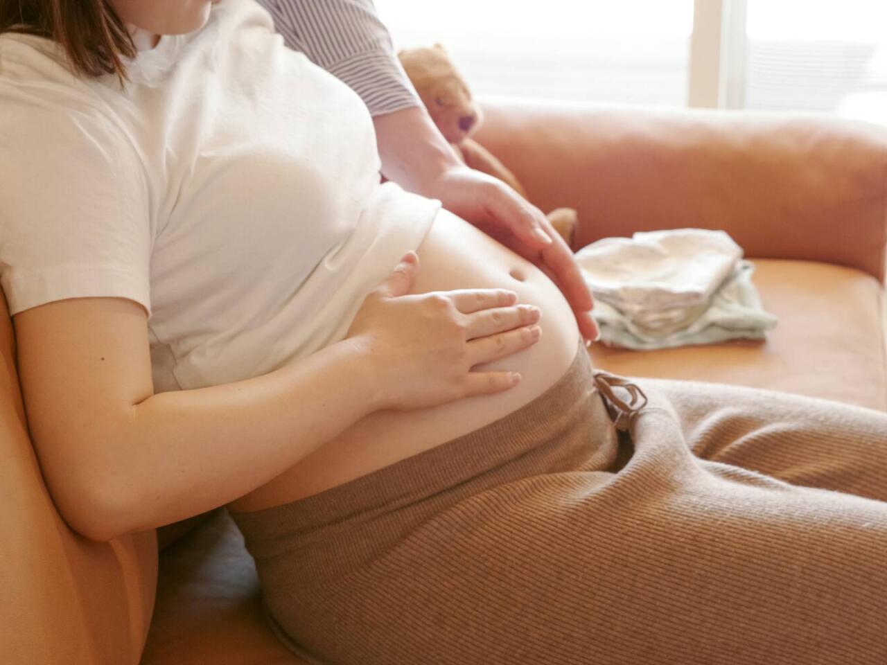Aborta razı olmayan hamilə arvadını
