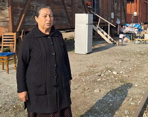 Vaqonda yaşayan ke&ccedil;miş məcburi k&ouml;&ccedil;k&uuml;n evlə təmin olundu