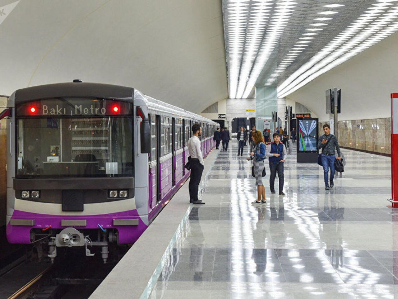 Metroda azyaşlıya qeyrietik hərəkətlər edən şəxs həbs edildi