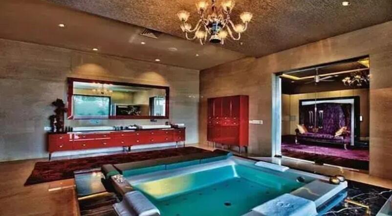 D&uuml;nyada ən bahalı EV, divarlarından QAR yağır 