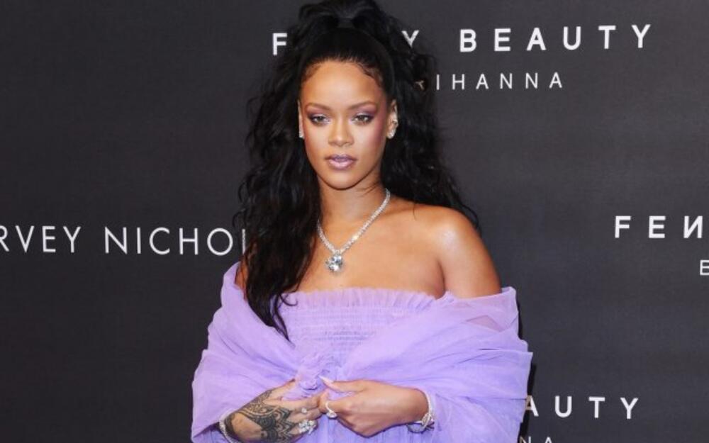 Rihannaya ağır itki 