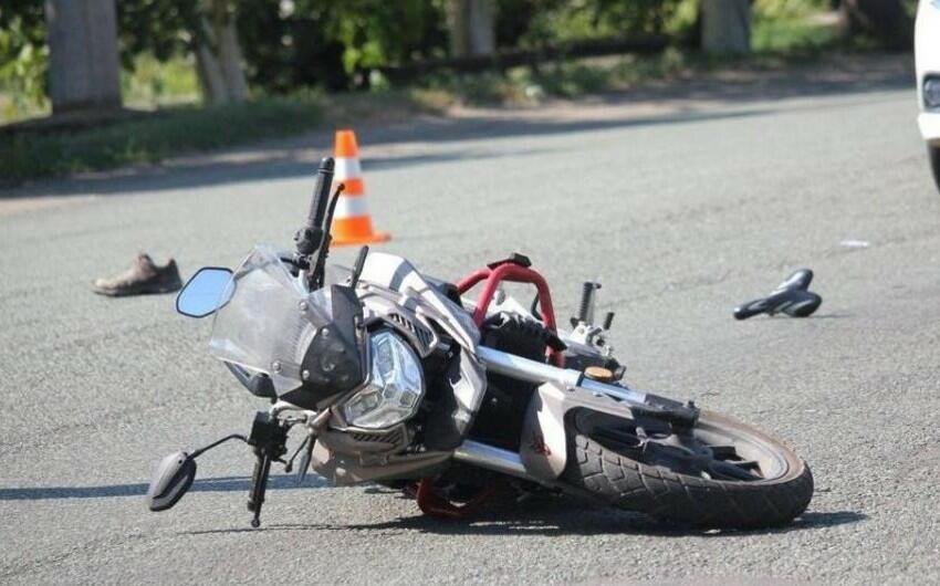 Suraxanıda motosiklet qəzasında sürücü