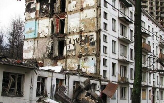 Bakıda qəzalı binalar təhlükə yaradır – Söküntü başlayır