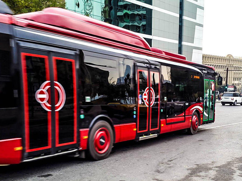 Bakıda "Prado"  "BakuBus"a ÇIRPILDI 