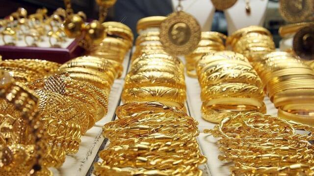 Qızıl s&uuml;rətlə bahalaşır  Rekord həddə &ccedil;atdı