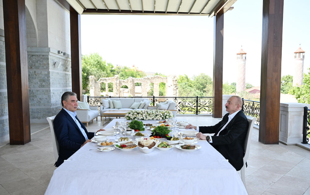 İlham Əliyev və Qurbanqulu Berdiməhəmmədov Şuşada birgə nahar ediblər 