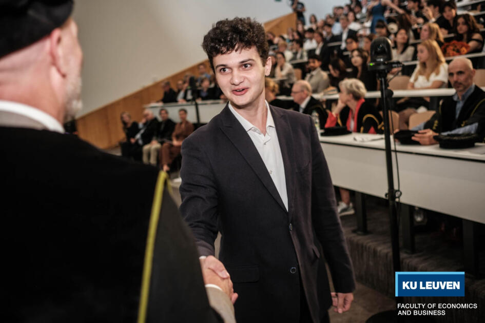KU Leuven Universitetini 20 yaşlı azərbaycanlı gənc fərqlənmə diplomu ilə bitirib  FOTO