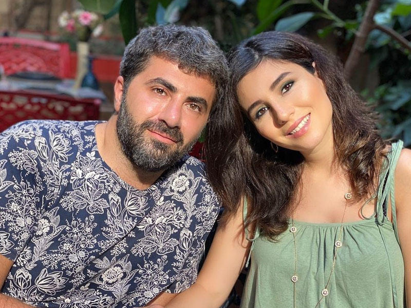 Zaurla Günayın hovuzda romantik ANLARI 
