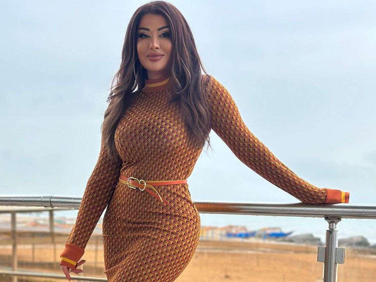 Bu da "Göyçək Fatimə"nin sökdürüb yenidən tikdirdiyi dəbdəbəli BAĞ EVİ 
