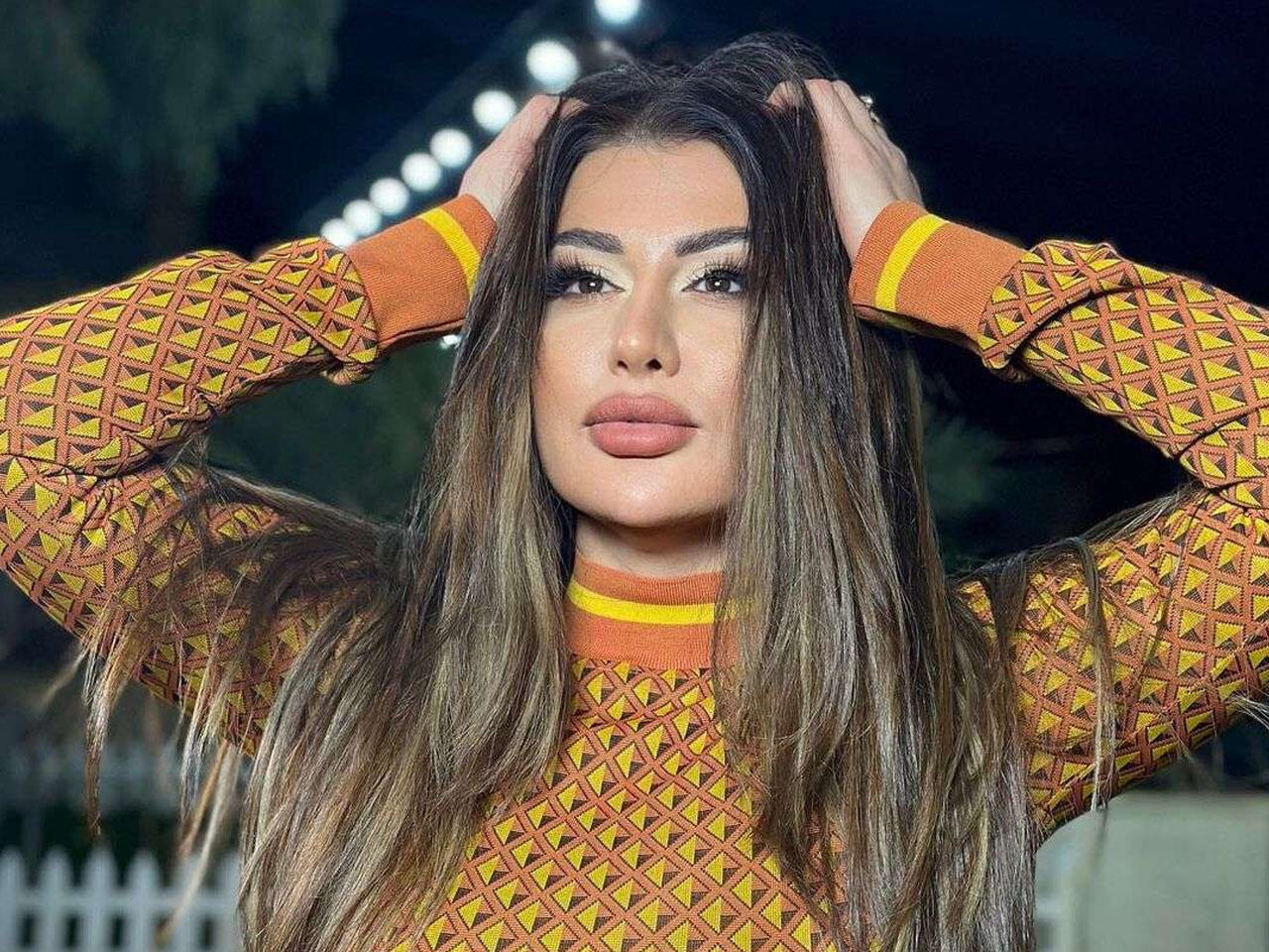 Evində işləyən qadın qızıllarını oğurladı