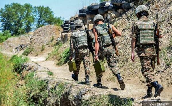 Erməni hərbçilər yolu bağladı – FOTO