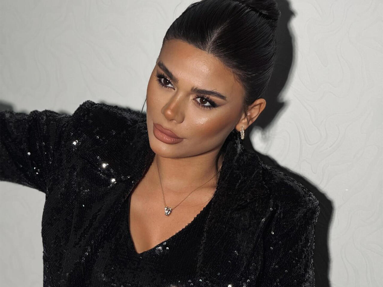 Aysundan doğma atasına CAVAB: &ldquo;Yalandan artistlik etmə!&rdquo;