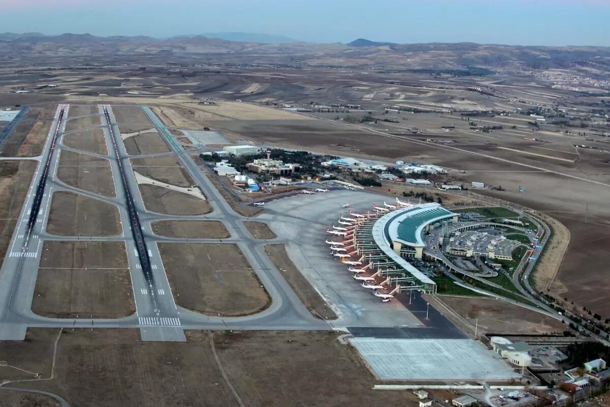 T&uuml;rkiyədə Liviyanın Baş Qərargah rəisinin olduğu deyilən təyyarə ilə əlaqə kəsildi