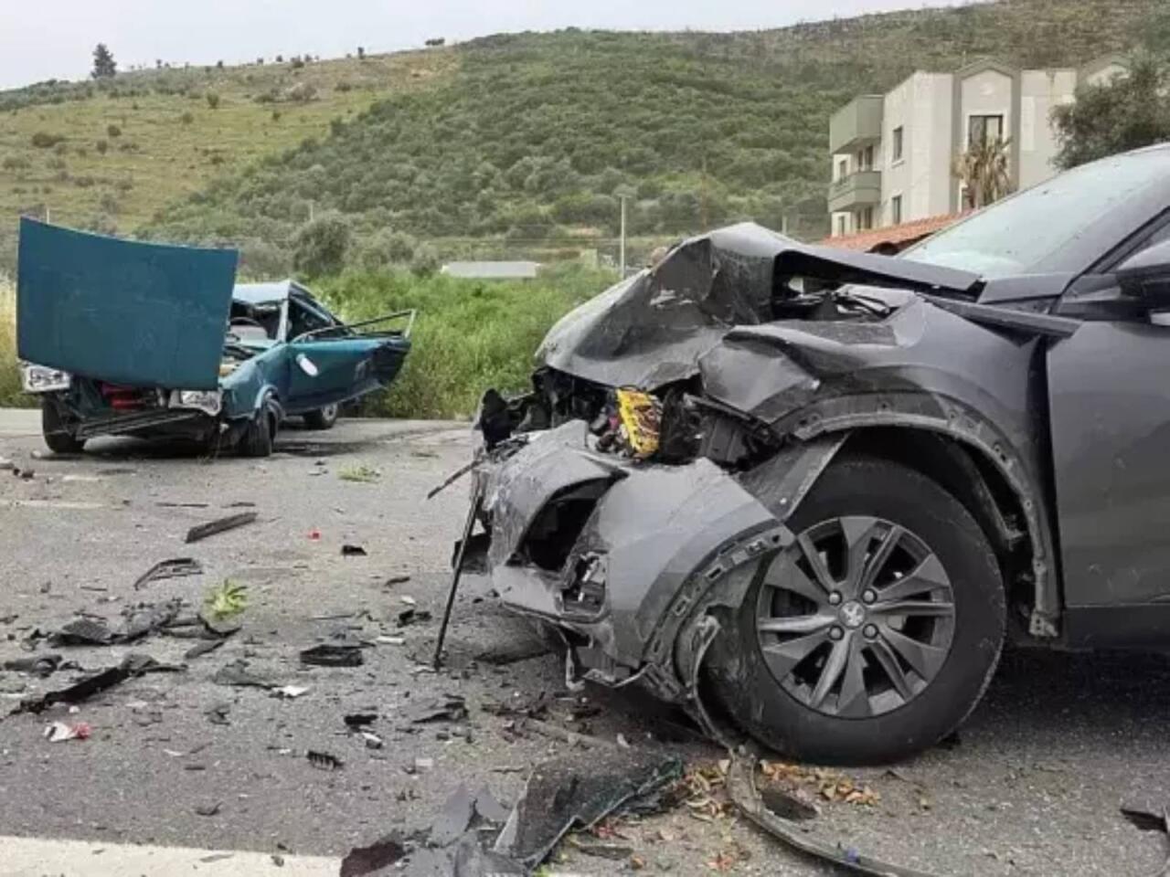 Məşhur türkiyəli aktrisa ölümdən döndü  Maşını bu hala düşdü  FOTO