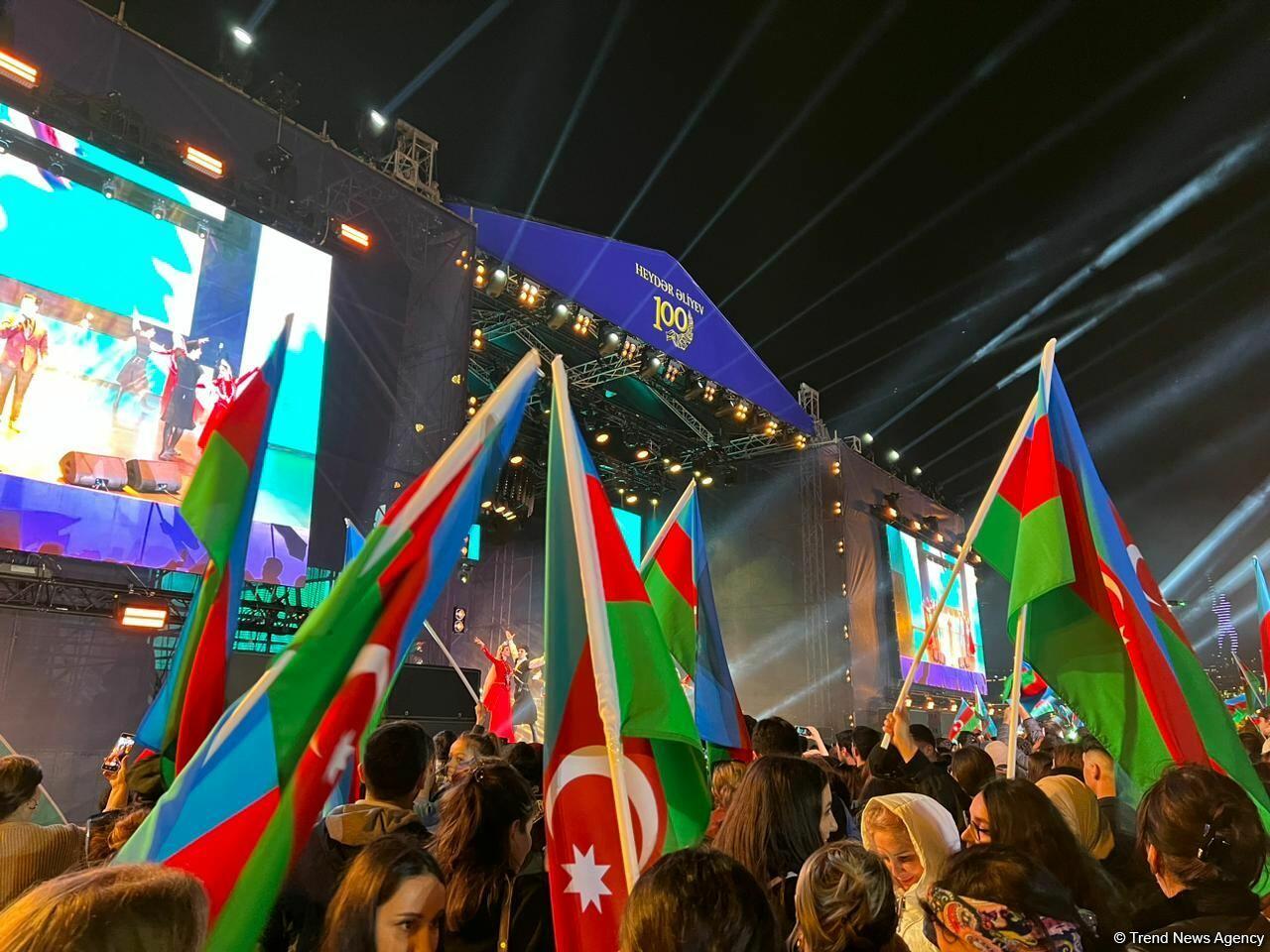 Dənizkənarı Milli Parkda Heydər Əliyevin 100 illik yubileyi münasibətilə konsert proqramı təşkil olunub  FOTO