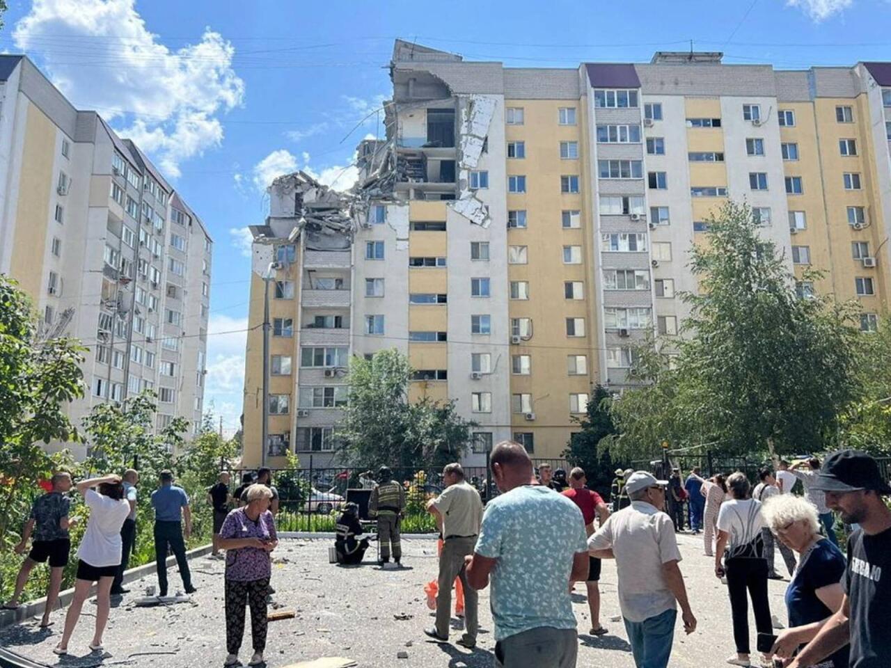 Rusiyada bina uçdu  Ölənlər var  FOTO