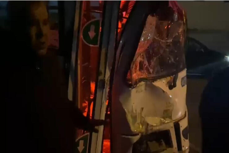 Bakıda iki sərnişin avtobusu toqquşdu  yaralılar var 