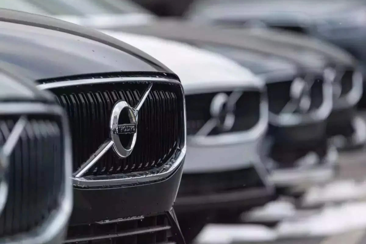 "Volvo" YENİLƏNİR: 2 milyondan &ccedil;ox avtomobili əhatə edəcək