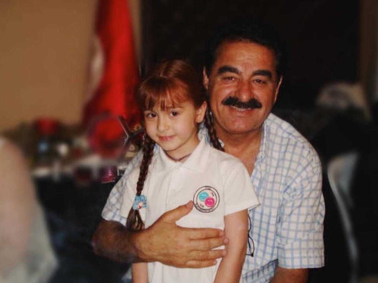 Bir vaxtların uşaq ulduzu indi açıqsaçıq səhnələrə çəkilir  FOTO