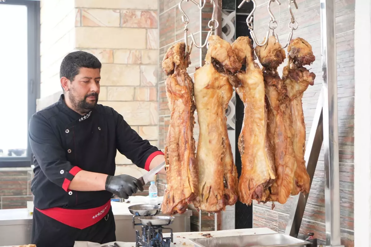 Hazırlanması 6 saat &ccedil;əkir: Dadına baxan bir də istəyir