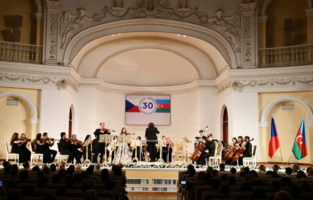 AzərbaycanÇexiya diplomatik münasibətlərinin qurulmasının 30 illiyinə həsr olunmuş konsert təşkil olunub  FOTO