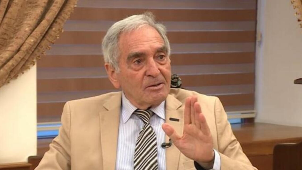 "Pulum &ccedil;oxdur, araq i&ccedil;məkdə cavan oğlanları b&ouml;yr&uuml; &uuml;stə qoyaram"  Xalq artisti