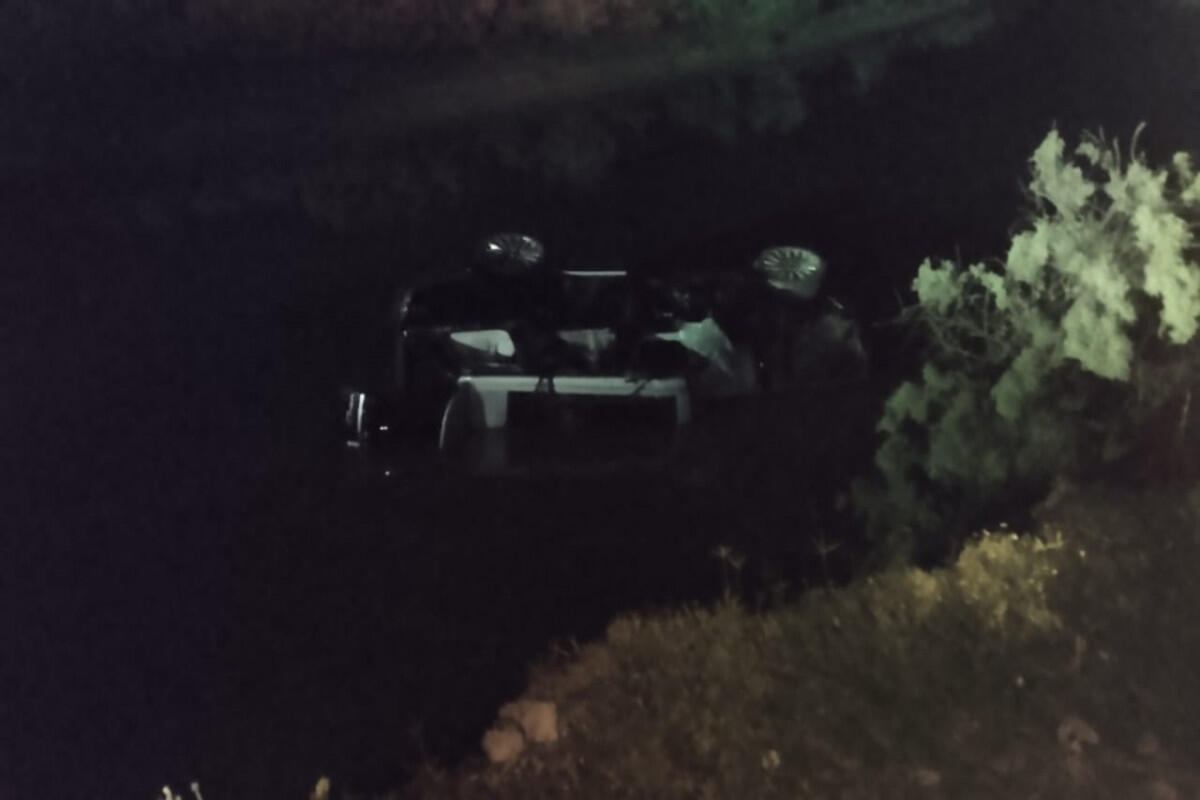 Çimərliyə gedən yolda "Range Rover" aşdı  2 yaralı var  FOTO