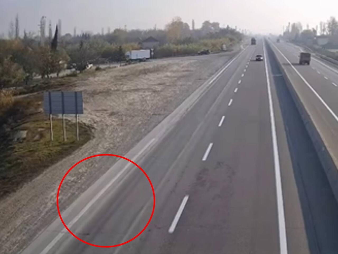 Yol polisi idarəsinin paylaşdığı video m&uuml;zakirələrə səbəb oldu  "Problem yoldadır"  VİDEO