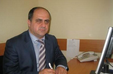 Vəli Əkbər işdən &ccedil;ıxarıldı