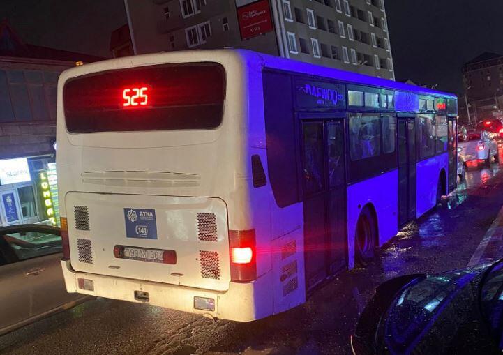 Bu marşrutdan istifadə edənlər təngə gəlib  "Bizimlə kobud davranırlar"