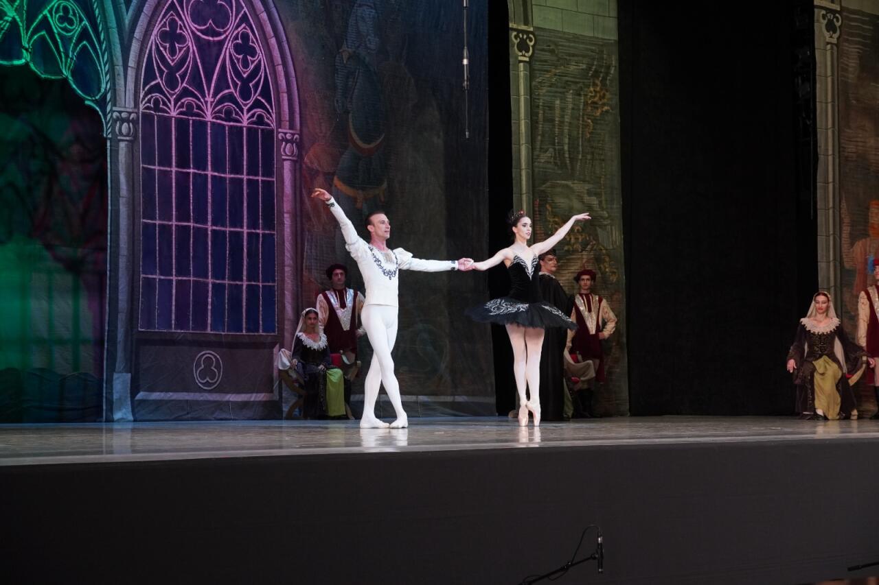 Opera və Balet Teatrı “Qu gölü” baletini Heydər Əliyev Sarayının səhnəsində təqdim etdi  FOTO