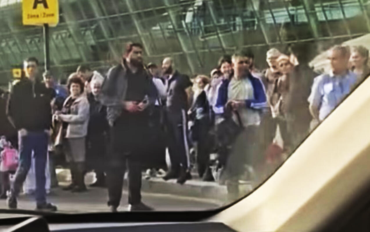 Aeroportda taksi dəyişikliyindən sonrakı vəziyyət  VİDEO