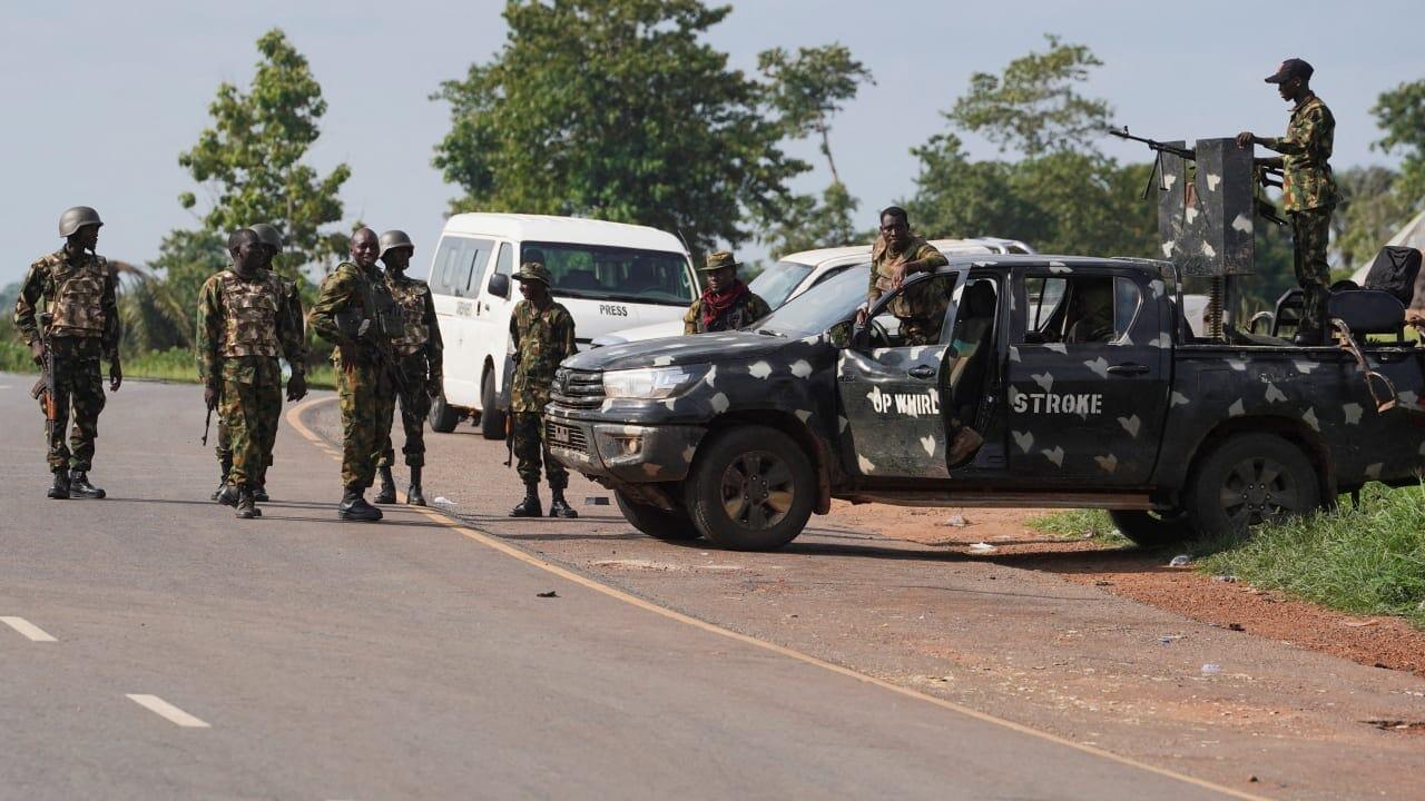 Nigeriyada məktəbə basqın   215 şagird, 12 m&uuml;əllim qa&ccedil;ırıldı