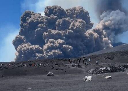 "Etna" vulkanı püskürdü  Qırmızı siqnal verildi  VİDEO