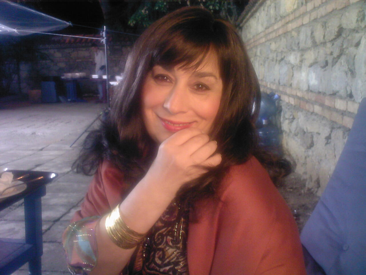 Bir zamanların tanınmış aktrisası idi, indi borc i&ccedil;ində "&uuml;z&uuml;r" 