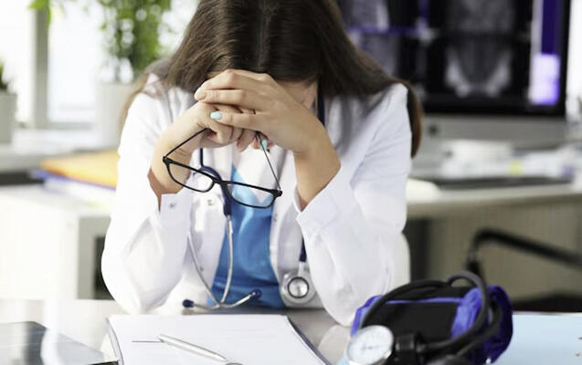 Aylarla xəstəyə baxmayan həkimlər aşkarlandı  TƏBİBdən XƏBƏRDARLIQ