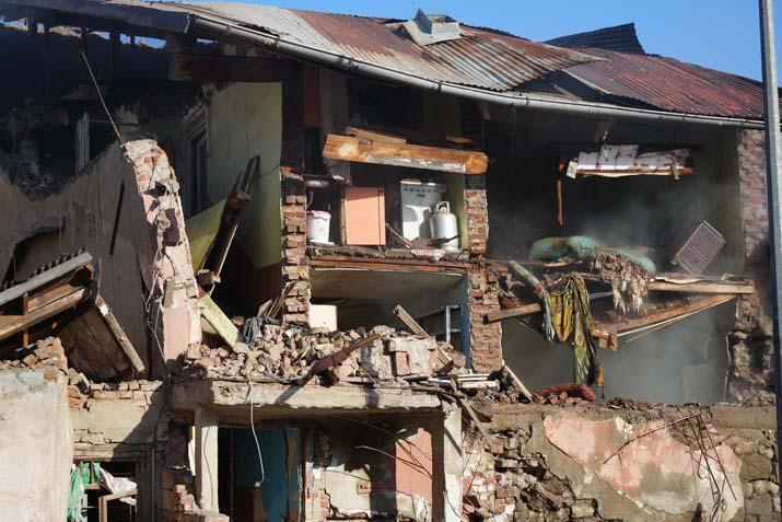 Türkiyədə partlayış: İki ev çökdü, xəsarət alan var  FOTO