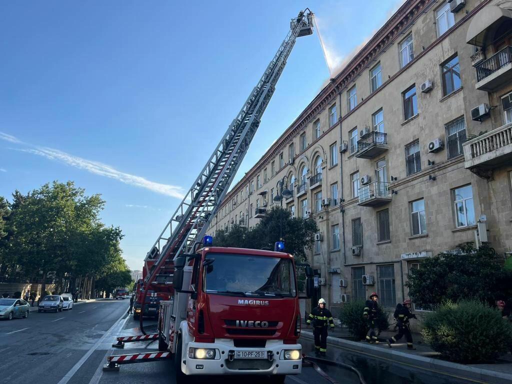 Bakıda yanğın olan yaşayış binasının sakinləri təxliyə edilib 