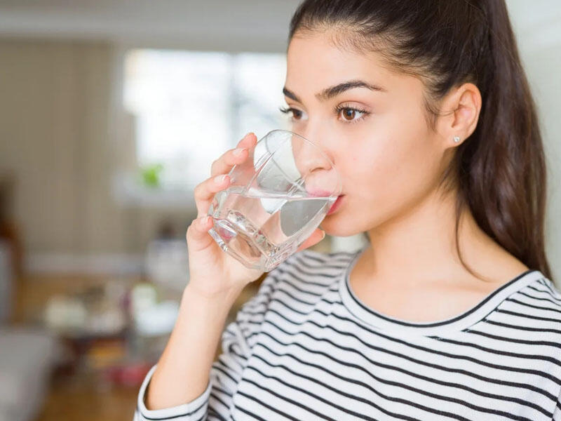 Yemək yeyərkən su içməyin