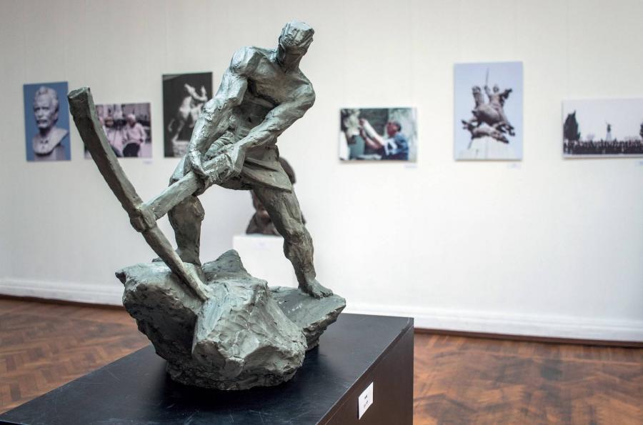 TikTokda sənət danışır: heykəltaraşların d&uuml;nyası