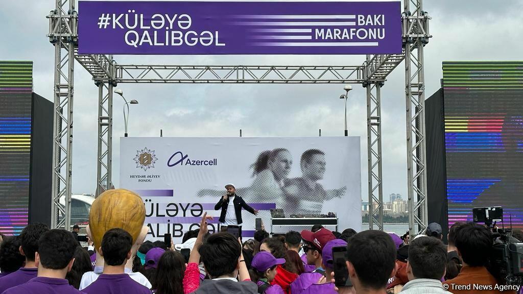 Yerli tanınmışlar Bakı marafonunda...  FOTO