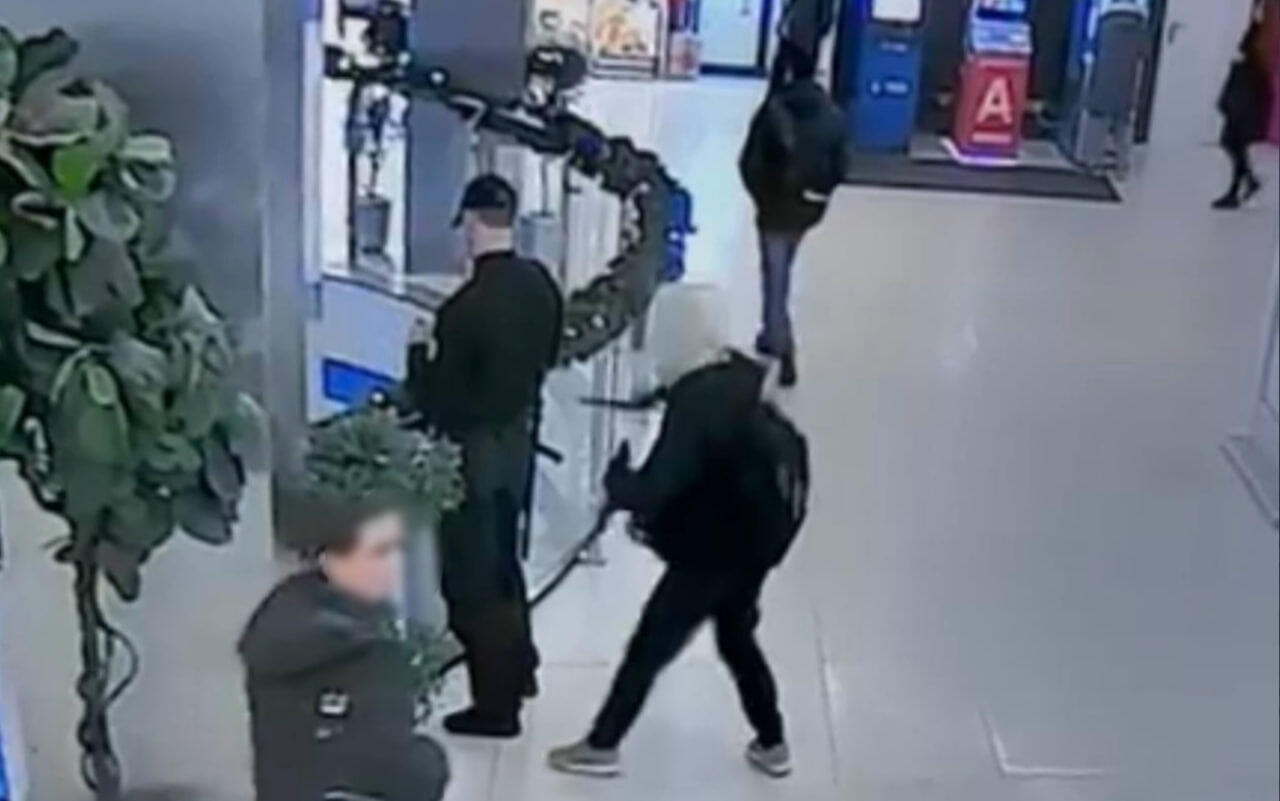 Moskvada 16 yaşlı azərbaycanlı 3 nəfəri bı&ccedil;aqlayıb? 